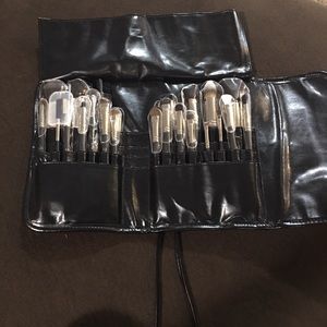 Robert W. Jones Makeup Brush Set